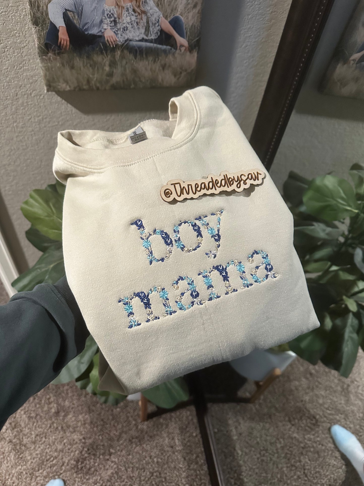 Boy mama floral blues crew